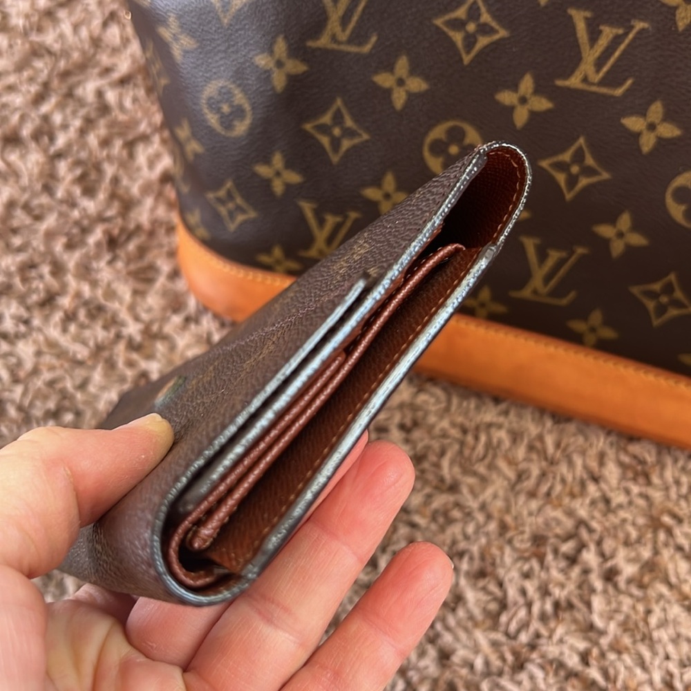 ๐ฅ๐ฅ๐ฅ- Authentic Louis Vuitton wallet only !๐ธ๐ธ๐ข - Picture 6 of 6
